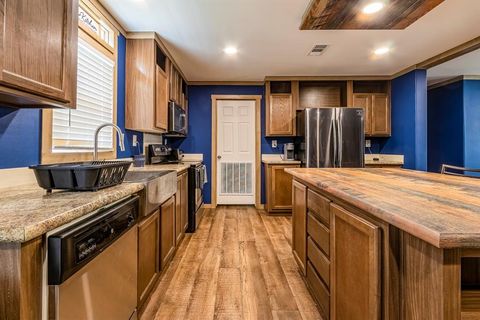 Manufactured Home in Huntsville TX 34 Pine Needle Drive 4.jpg