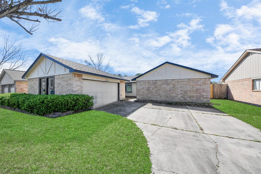 9738 Barmont Drive, La Porte, Texas image 3