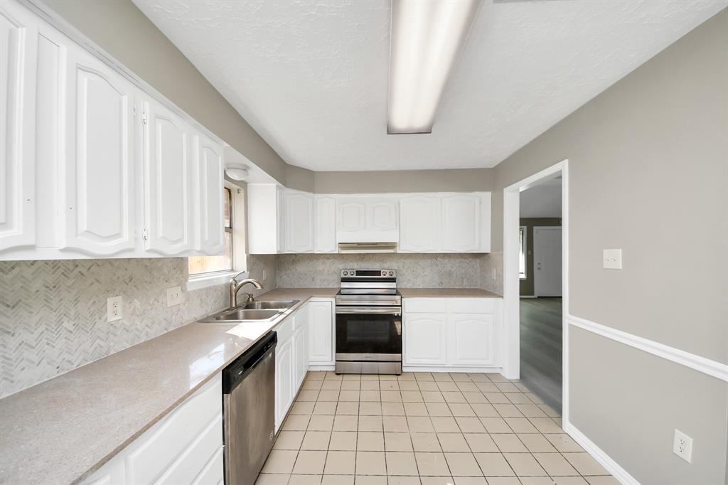 9738 Barmont Drive, La Porte, Texas image 15