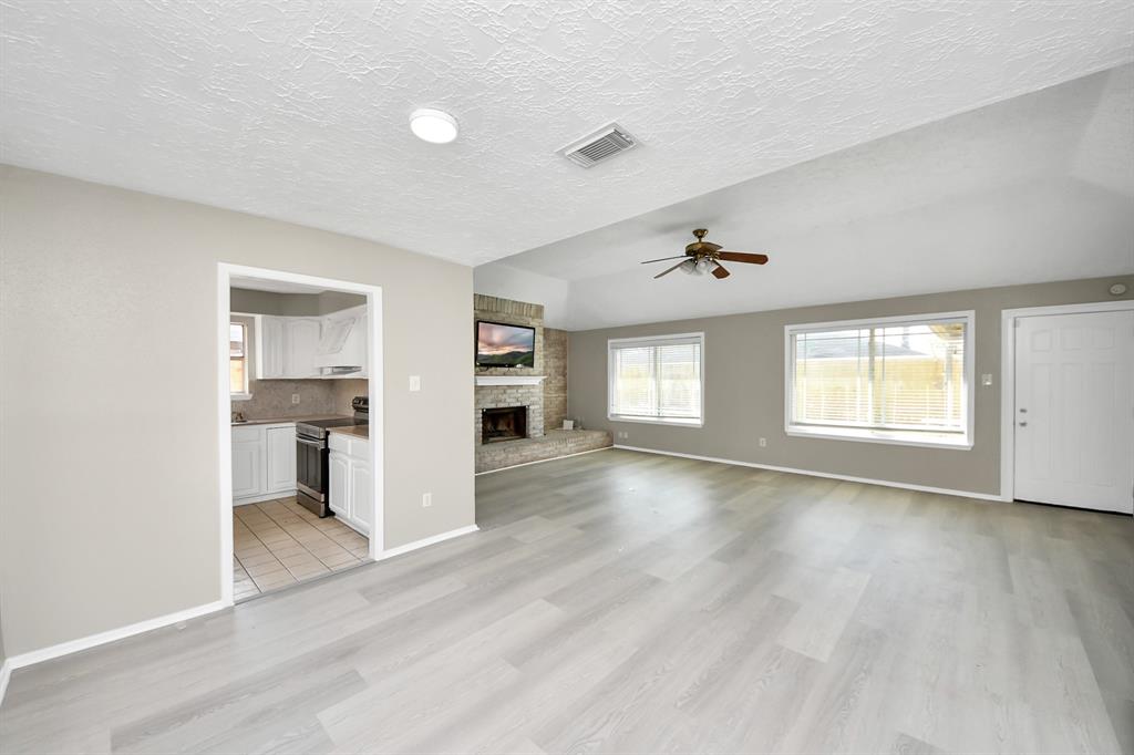 9738 Barmont Drive, La Porte, Texas image 12