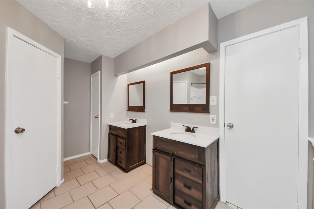 9738 Barmont Drive, La Porte, Texas image 25