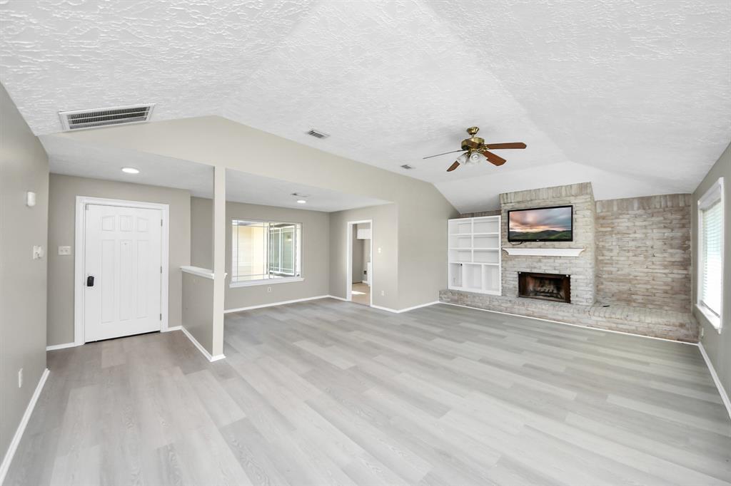 9738 Barmont Drive, La Porte, Texas image 7