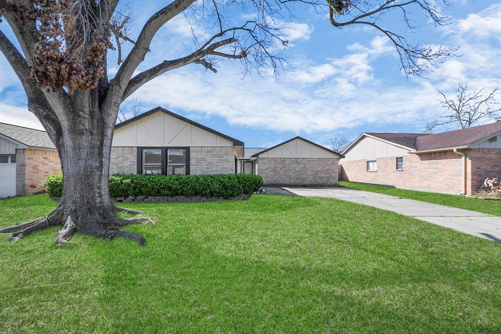 9738 Barmont Drive, La Porte, Texas image 4