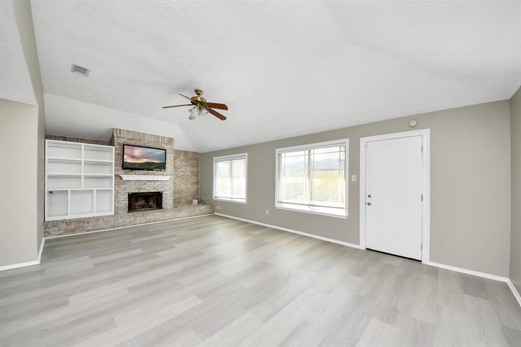9738 Barmont Drive, La Porte, Texas image 6
