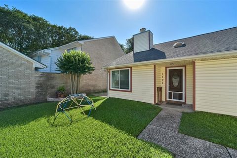 Single Family Residence in Houston TX 1707 Linfield Way 1.jpg