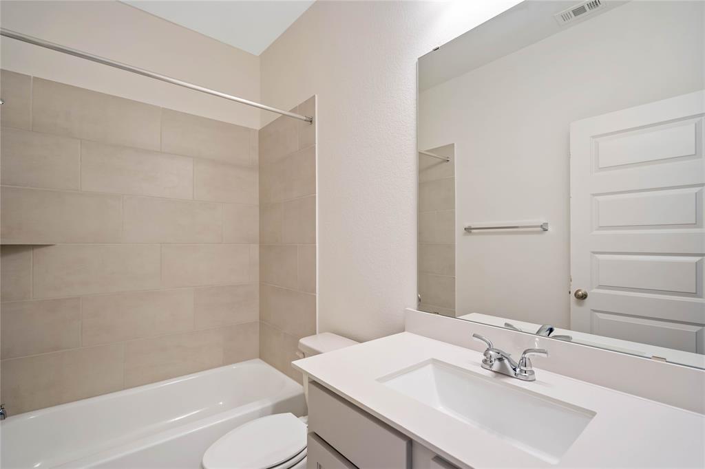 8810 Morning Glow Drive, Missouri City, Texas image 23