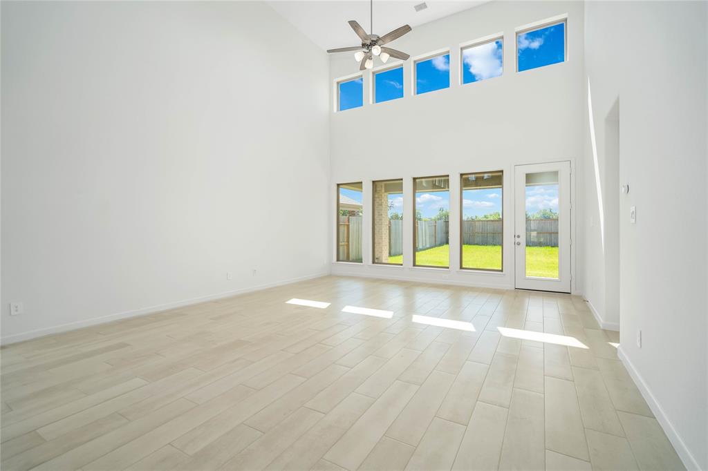 8810 Morning Glow Drive, Missouri City, Texas image 7
