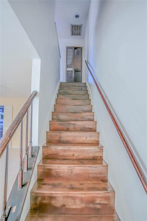 Photo 9 of 26 of 9901 Sharpcrest Street J7 townhome