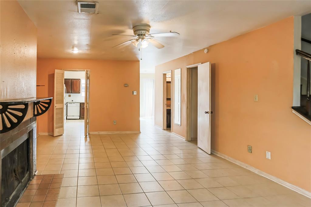 Photo 4 of 26 of 9901 Sharpcrest Street J7 townhome