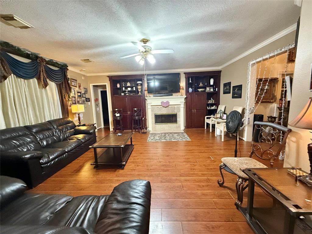 2627 Rosemary Court, Pearland, Texas image 8