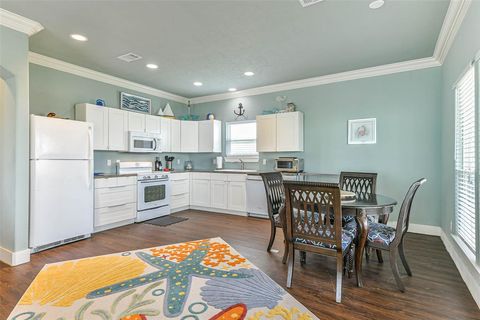 Single Family Residence in Crystal Beach TX 893 West Lane 11.jpg