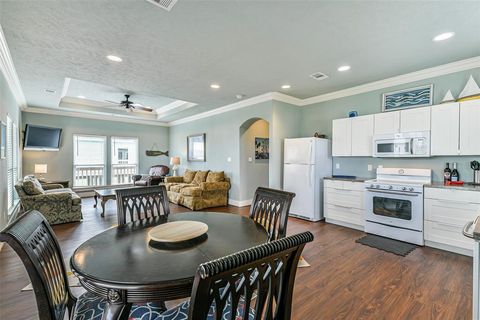 Single Family Residence in Crystal Beach TX 893 West Lane 17.jpg