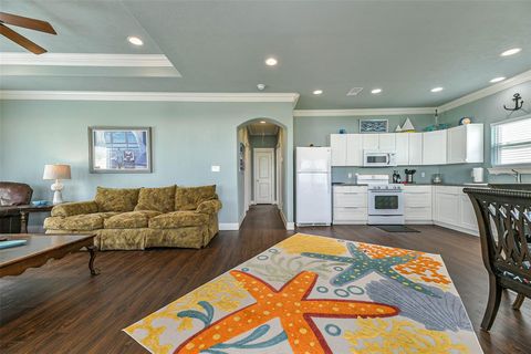 Single Family Residence in Crystal Beach TX 893 West Lane 6.jpg