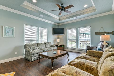 Single Family Residence in Crystal Beach TX 893 West Lane 9.jpg