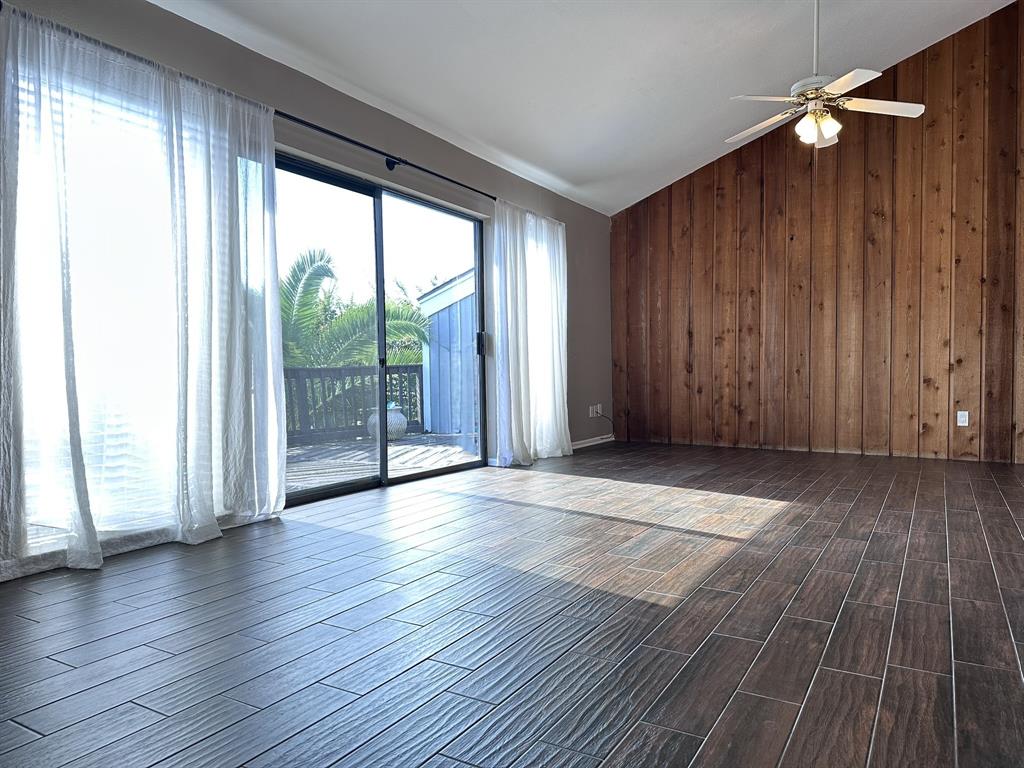 20 Lakeview Village