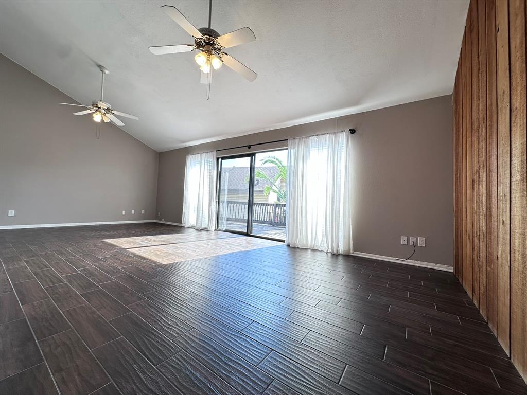 20 Lakeview Village
