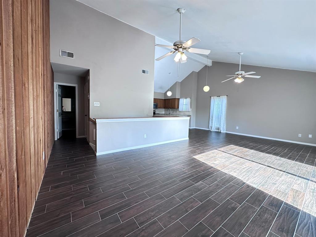 20 Lakeview Village
