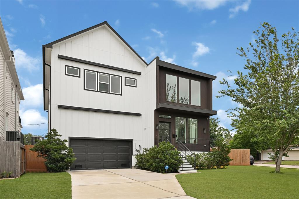 2202 Hewitt Drive, Houston, Texas image 2