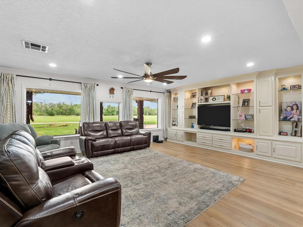 5924 County Road 166, Alvin, Texas image 6