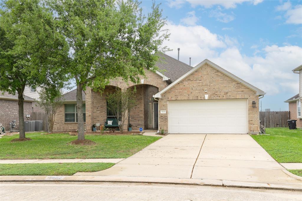 7602 Eastwood Lake Lane, Richmond, Texas image 1