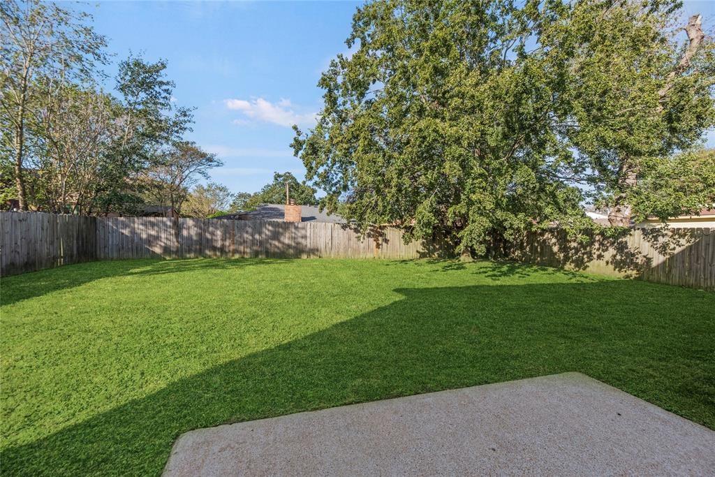 7519 Wovenwood Lane, Houston, Texas image 20
