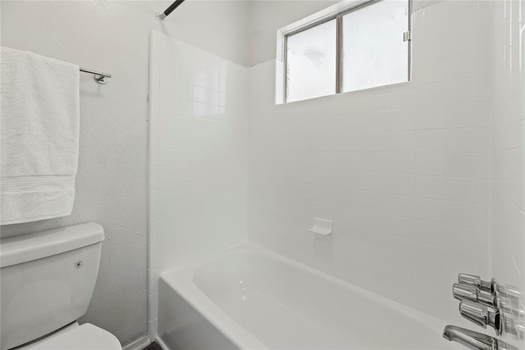 7519 Wovenwood Lane, Houston, Texas image 15