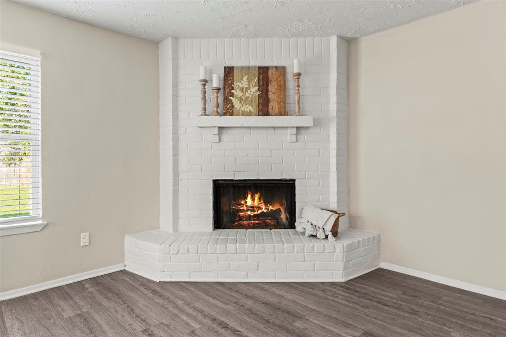 7519 Wovenwood Lane, Houston, Texas image 9