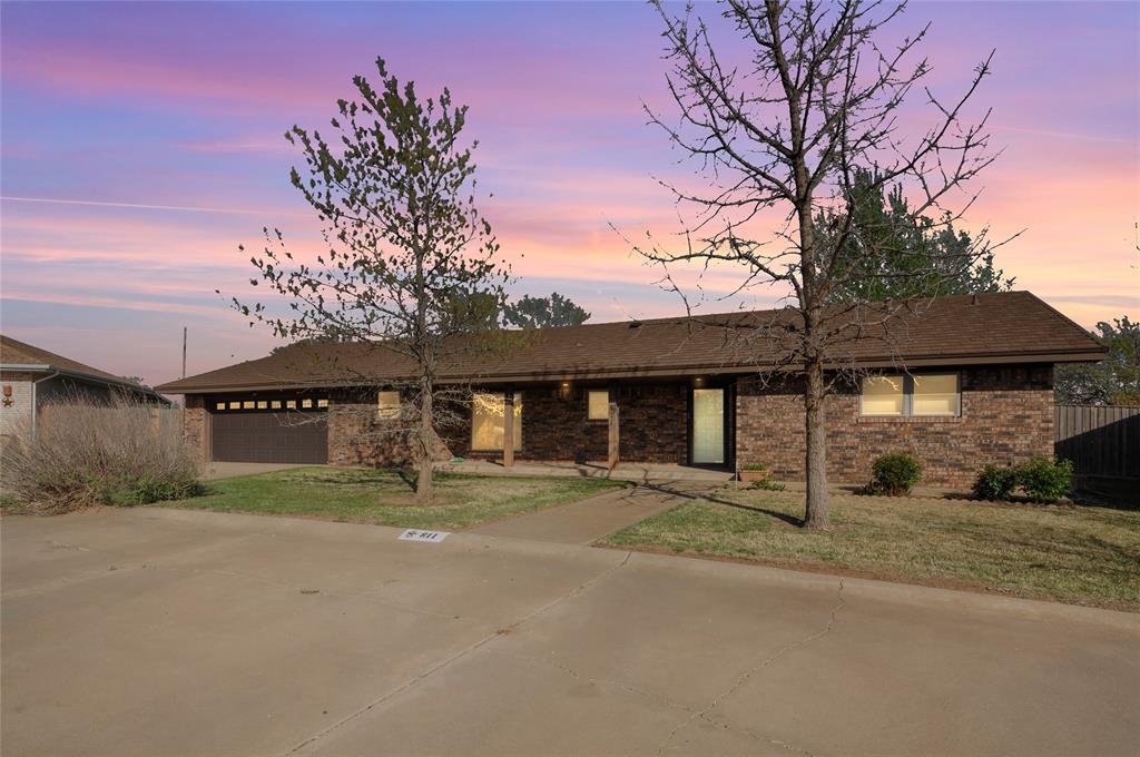 811 Sherwood Lane, Bovina, Texas image 2