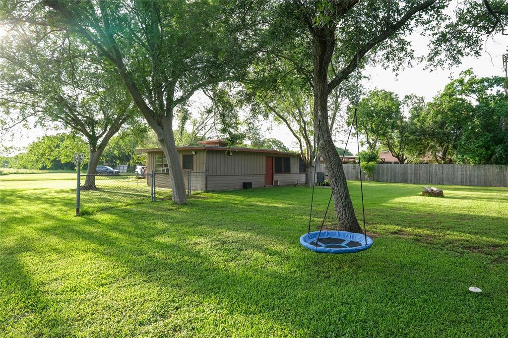 1135 Yaupon Street, Freeport, Texas image 5