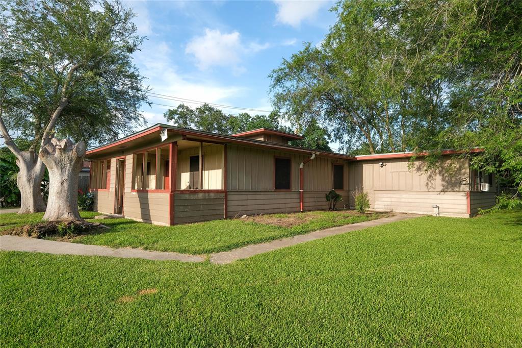 1135 Yaupon Street, Freeport, Texas image 1