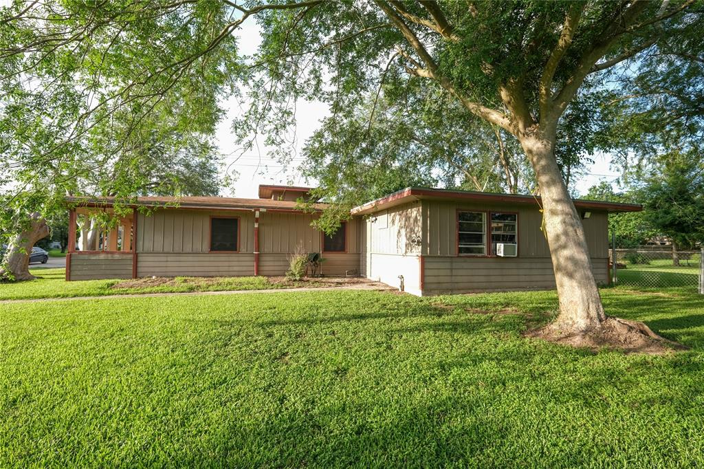 1135 Yaupon Street, Freeport, Texas image 3