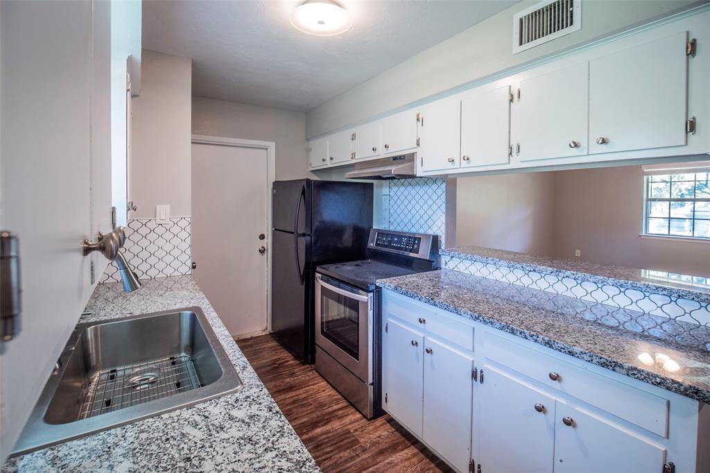 305 Laurie Lane, Willis, Texas image 1