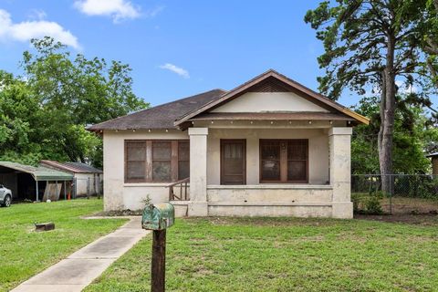Photo of 600 Brazos Street, Glidden, TX 78943 (MLS # 49238283) Photo of 600 Brazos Street, Glidden, TX 78943 (MLS # 49238283)
