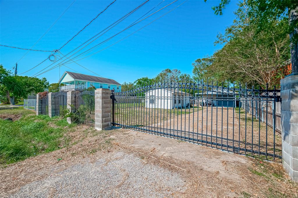 32 Commander Runco Lane, Seabrook, Texas image 2