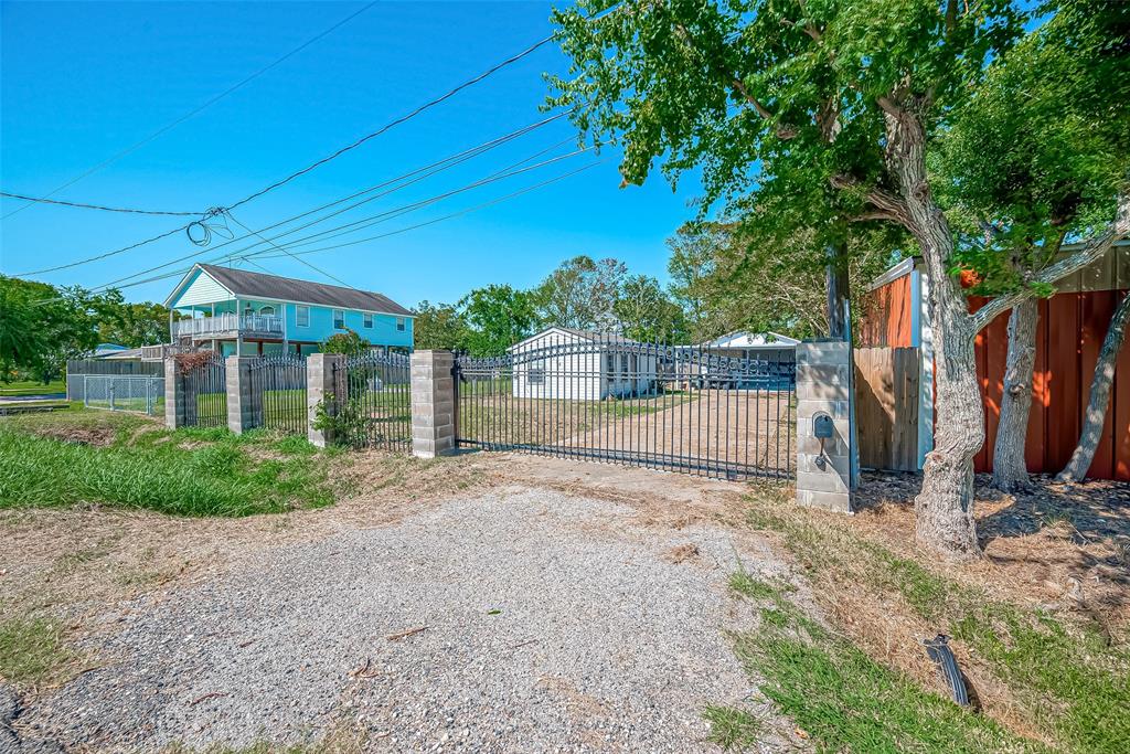 32 Commander Runco Lane, Seabrook, Texas image 1