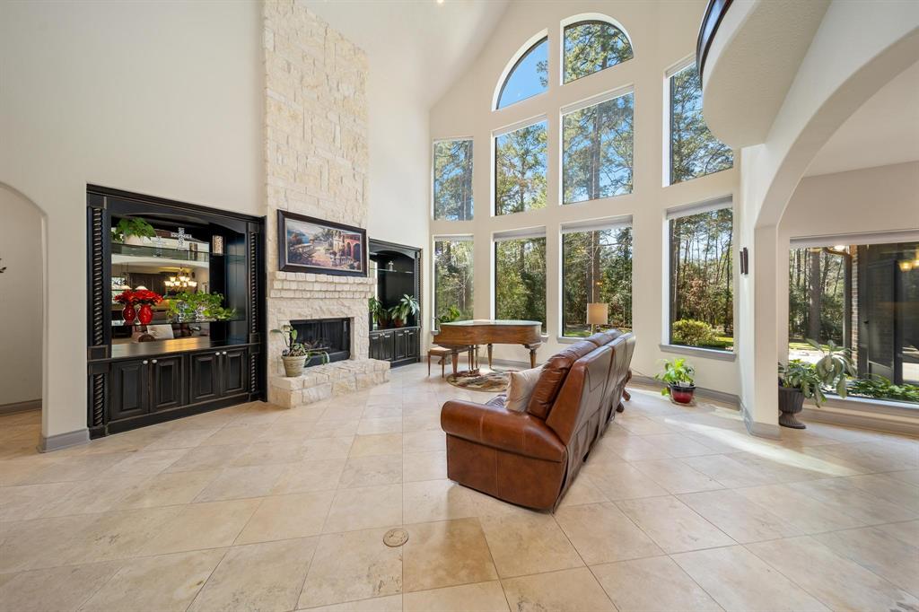 10326 Hunter Creek Lane, Conroe, Texas image 8