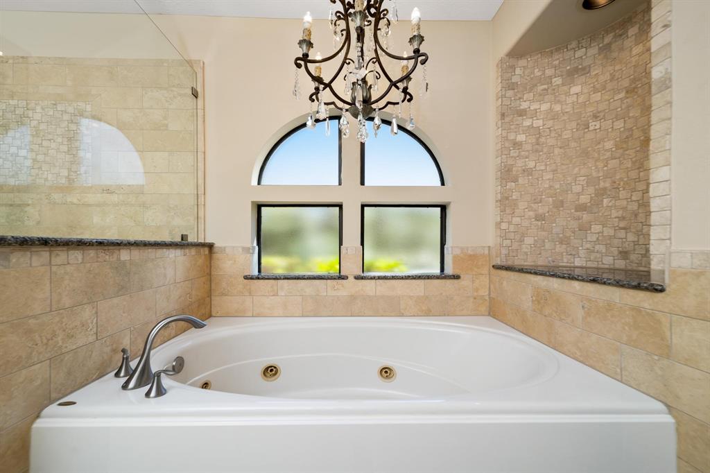 10326 Hunter Creek Lane, Conroe, Texas image 27