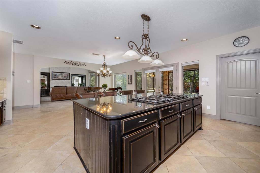 10326 Hunter Creek Lane, Conroe, Texas image 14