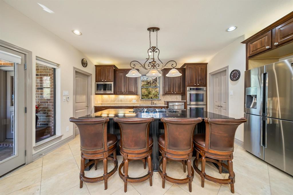 10326 Hunter Creek Lane, Conroe, Texas image 12