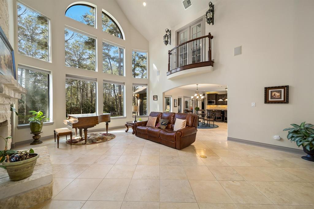 10326 Hunter Creek Lane, Conroe, Texas image 7