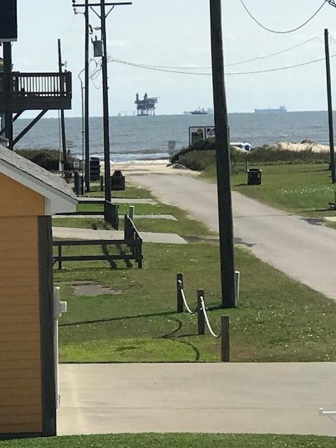 867 Townsend Drive, Crystal Beach, Texas image 6