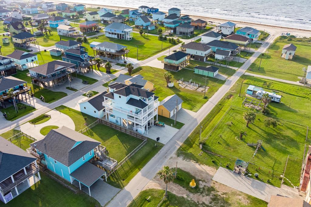 867 Townsend Drive, Crystal Beach, Texas image 4