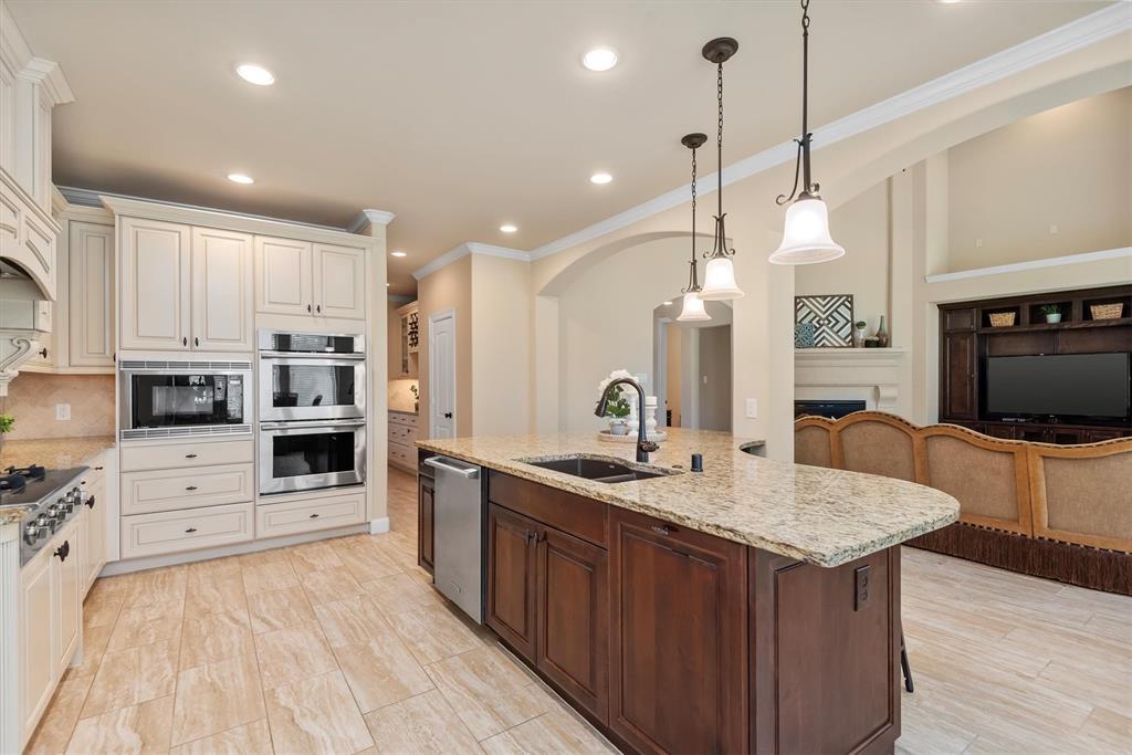19023 Wild Thornberry Drive, Tomball, Texas image 18