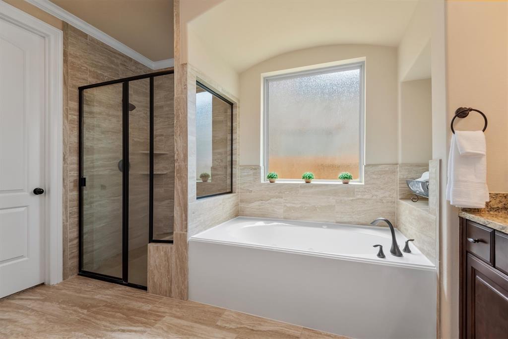 19023 Wild Thornberry Drive, Tomball, Texas image 31