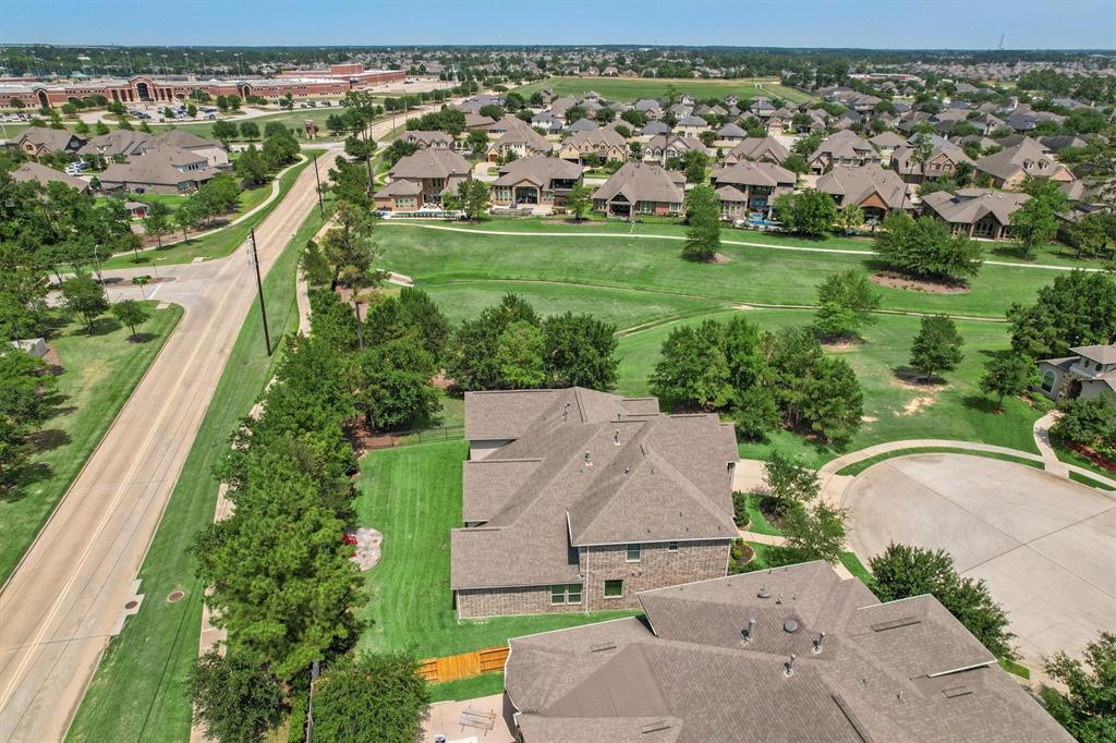 19023 Wild Thornberry Drive, Tomball, Texas image 9