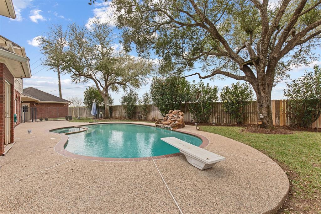 4214 Caroline Court, Sugar Land, Texas image 2