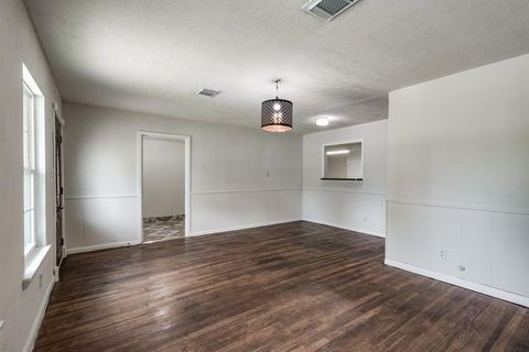 Single Family Residence in Houston TX 3603 Lazywood Lane 6.jpg