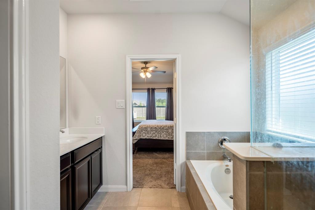2311 E Winding Pines Drive, Tomball, Texas image 15