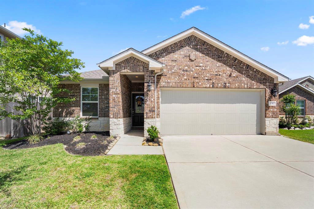 2311 E Winding Pines Drive, Tomball, Texas image 1