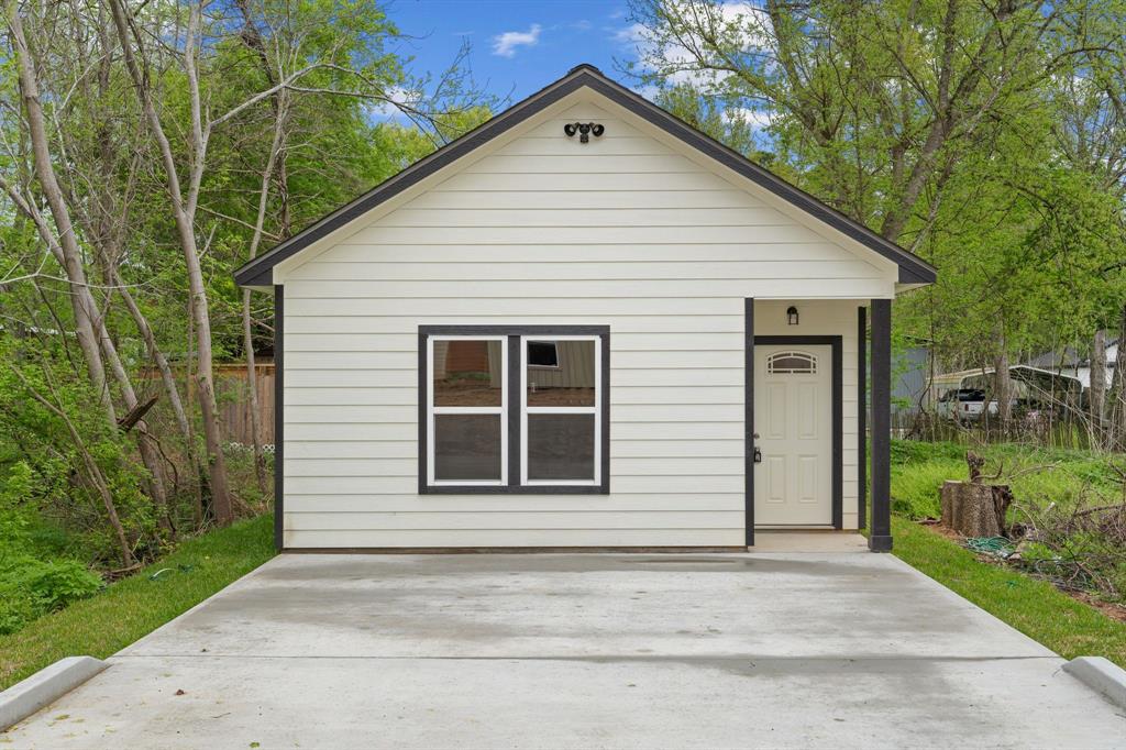 11556 Persimmon St, Willis, Texas image 1
